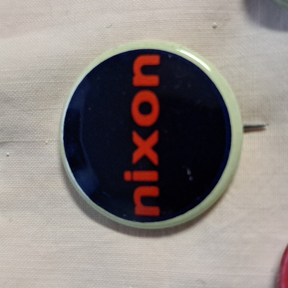 Nixon Political Campaign Election Buttons (5 pins sold together in a bundle) - Picture 3 of 5